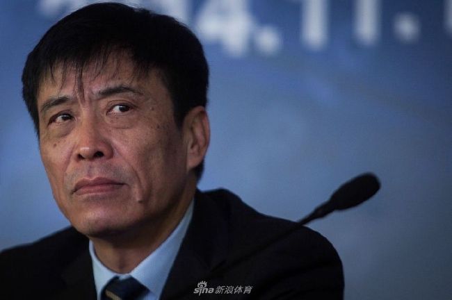 人员方面，穆尼兹膝盖受伤要休战到12月中，而主力后腰帕利尼亚的停赛对富勒姆的中场防守将造成巨大影响，希门尼斯在上一轮打破进球荒，本场面对老东家有望上演反戈一击。